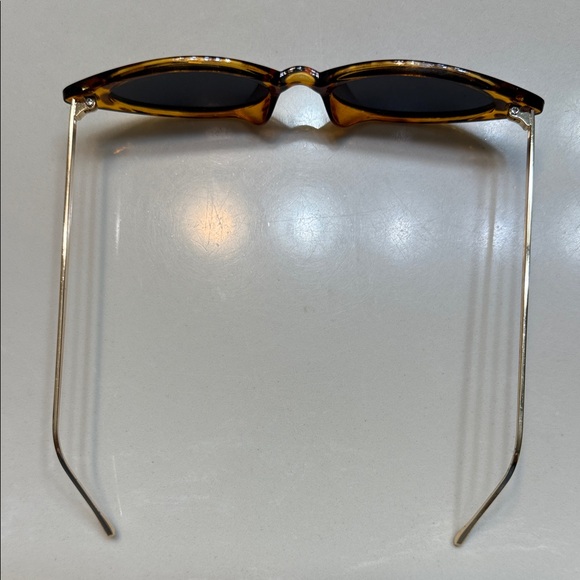 Tortoise Shell Cat-Eye Sunglasses - Picture 3 of 3